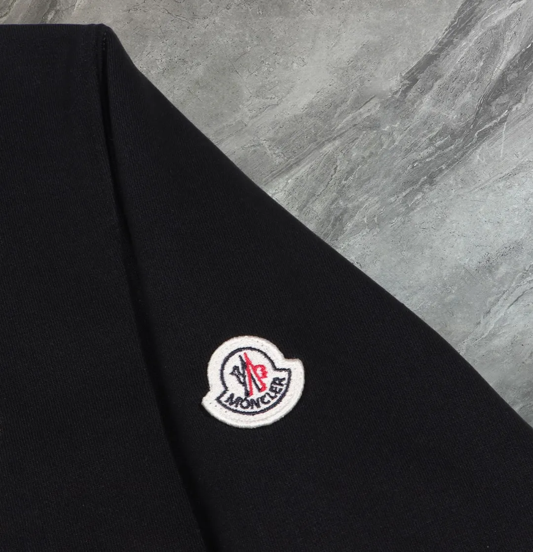 〖 𝐌𝐎𝐍𝐂𝐋𝐄𝐑~ 〗 440g ， 😎 ， ， Factory 2025 T ， ， Premium LOGO， Same Style ：Black White Size：S M L XL 2XL